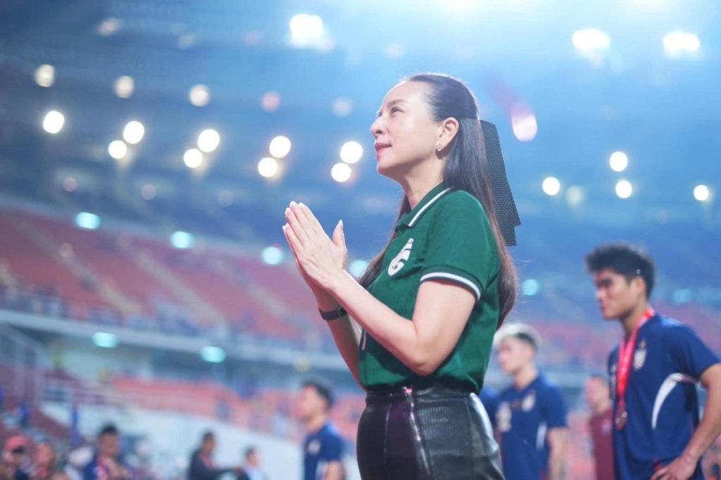Dù bóng đá Thái Lan chưa đạt được thành tích tốt gần đây nhưng truyền thông và CĐV xứ chùa Vàng vẫn cực kỳ trân trọng những cống hiến của Madam Pang.